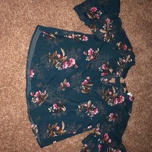 Bell sleeve boutique top